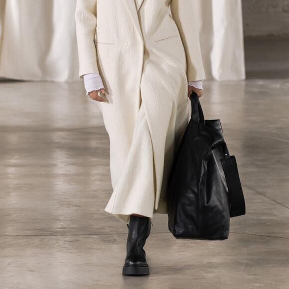 ZARA LOW HEELED LEATHER ANKLE BOOTS WITH ZIPPER - Picture 3 of 7